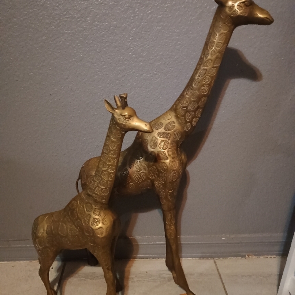 Elegant Gold Giraffe Sculpture Set